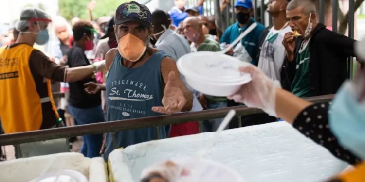 Agravada pela pandemia, fome avança no Brasil e atinge 33 milhões de pessoas, diz estudo