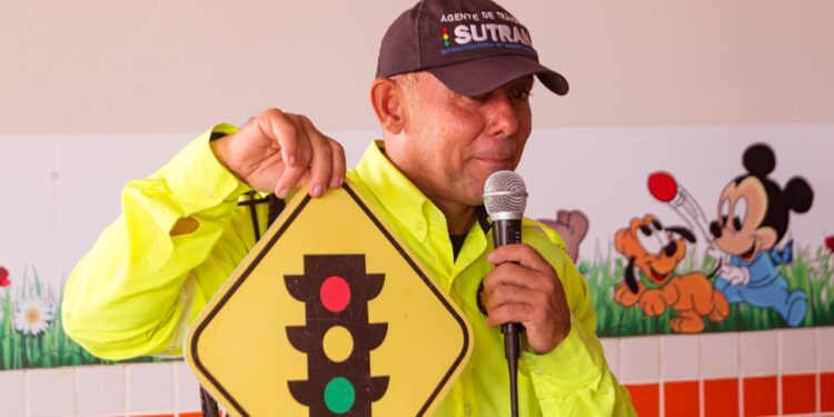 Campanha Maio Amarelo realiza blitzes e palestras educativas voltadas para trânsito em Piripiri