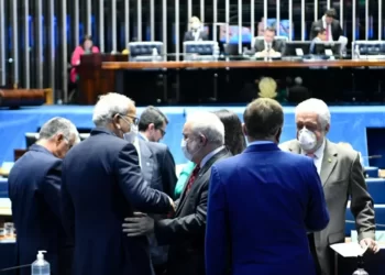 Senado aprova projeto que limita ICMS sobre combustíveis e energia