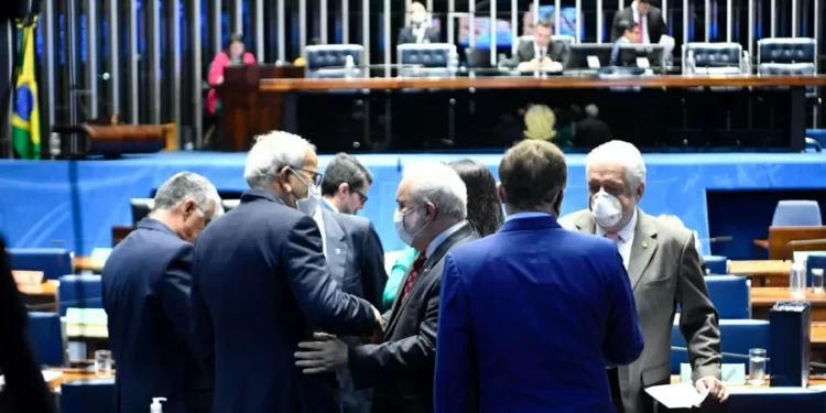 Senado aprova projeto que limita ICMS sobre combustíveis e energia