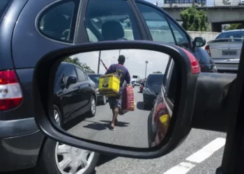 60% dos trabalhadores informais no Brasil fazem “bicos” para sobreviver, diz estudo