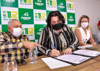 Prefeita Jôve Oliveira sanciona projeto com novo piso de ACSs e Agentes de Endemias