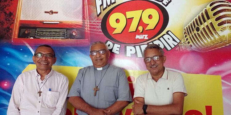 Bispo Juarez Souza concede entrevista ao Jornal do Meio Dia da FM Cidade