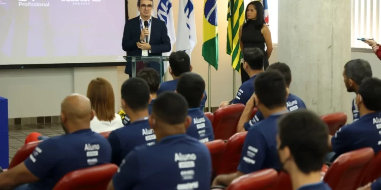 Equatorial Piauí reabre inscrições para curso de formação de eletricistas