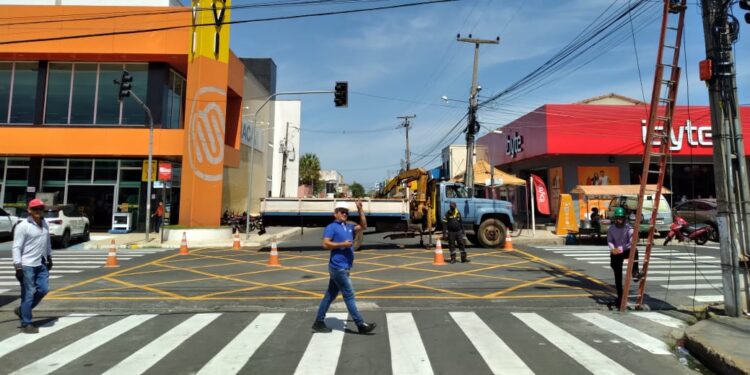 Piripiri passa por revitalização no trânsito com semáforos, ciclovias, placas informativas e sinalização nas ruas