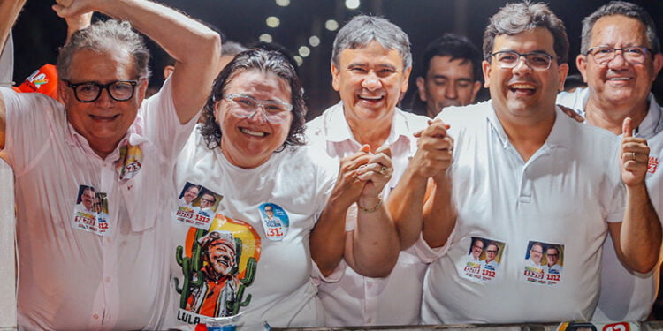 Com apoio de prefeita e vereadores, Rafael Fonteles faz carreata em Piripiri