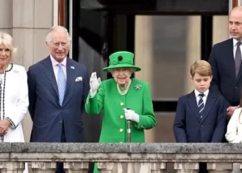 Morre a rainha Elizabeth II, aos 96 anos, na Escócia