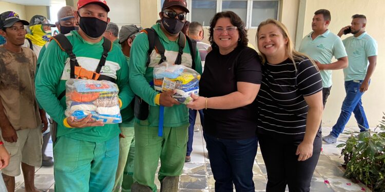 Prefeitura de Piripiri promove Confraternização dos Garis com show e distribuição de brindes