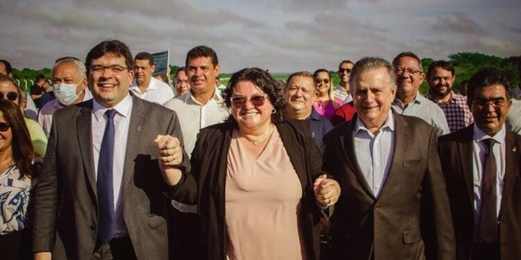 Prefeita Jôve comemora inauguração do aeroporto de Piripiri: ‘É mais desenvolvimento para a cidade’