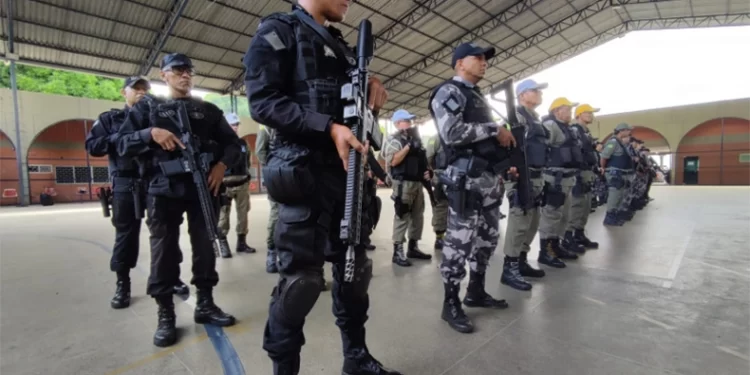 Após onda de crimes, PM reforça policiamento em Piripiri e no litoral do Piauí