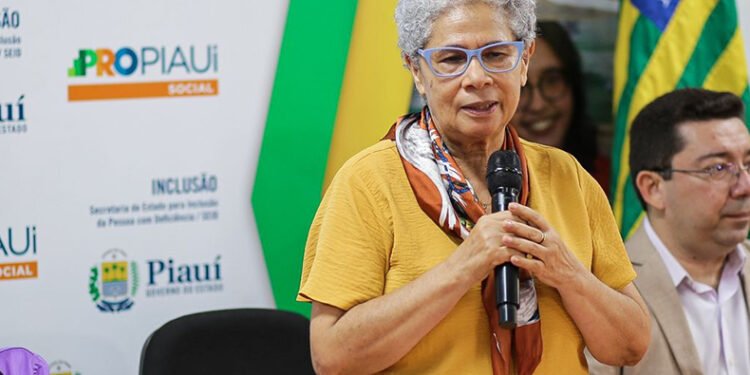 Regina Sousa fará varredura no cadastro para impedir ilegalidade no Bolsa Família