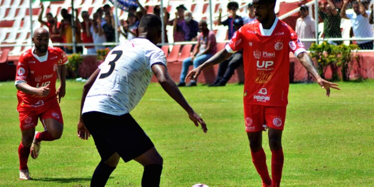 4 de Julho empata com Corisabbá no Ytacoatiara pelo Piauiense