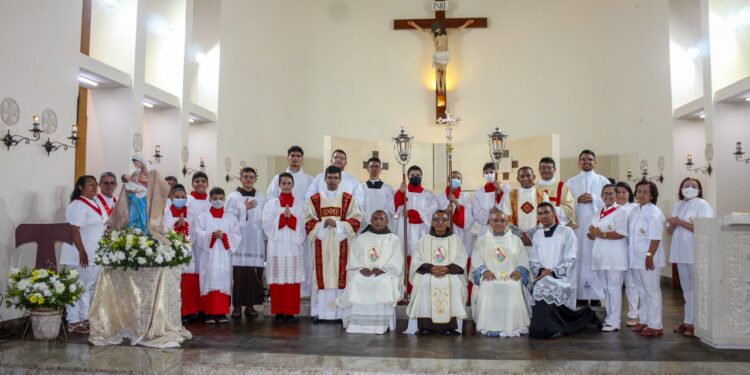 Missa solene abre comemorações do Ano Jubilar pelos 70 anos dos Franciscanos em Piripiri