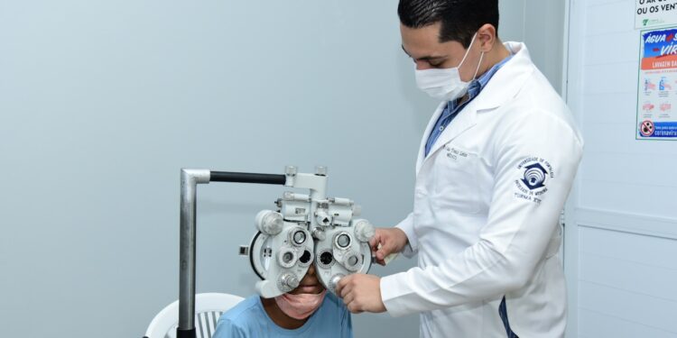 Fundação Tia Zélia realizará entrega de óculos para crianças neste sábado (21)