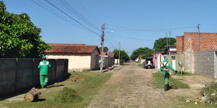 Prefeitura de Piripiri realiza mutirão da limpeza pública no bairro Fonte dos Matos