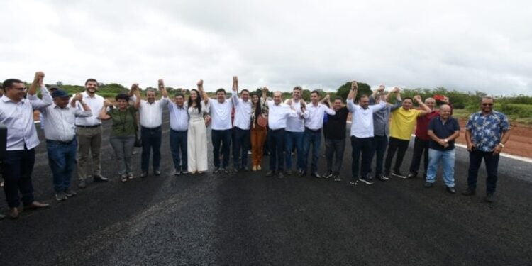 Governador inaugura obras estruturantes em Castelo do Piauí