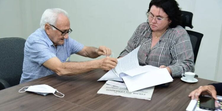 Prefeita Jôve Oliveira trata da criação de usina para tratamento de lixo em Piripiri