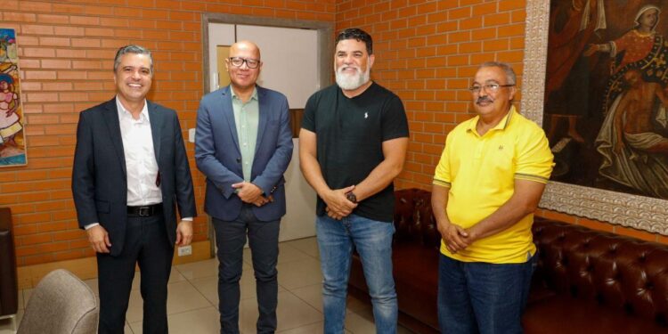 Presidente da Alepi articula ações na saúde com deputado distrital