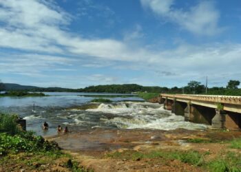 Lâmina do sangradouro do Açude Caldeirão chega a 87 centímetros após a chuva de ontem(16)