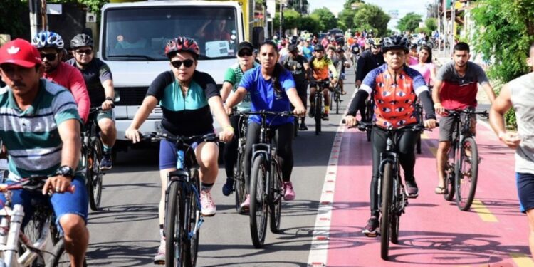 Centenas de pessoas participam do Passeio Ciclístico e Corrida pelas ruas e avenidas de Piripiri