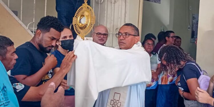 Diocese de Parnaíba reúne casais de sete paróquias em evento da Pastoral Familiar em Piripiri