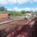Prefeitura realiza concretagem de ponte no bairro Germano. VÍDEO