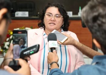 Prefeita Jôve Oliveira viabiliza junto a CODEVASF quase 2 milhões para asfaltamento em Piripiri