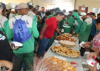 Prefeitura de Piripiri promove café da manhã pelo Dia do Gari