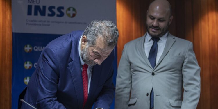 Carteira Meu INSS+ dá desconto em farmácias, cinemas, shows e serviços