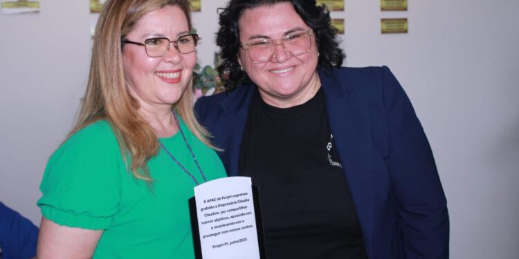 Prefeita Jôve Oliveira Monteiro participa de inaugurações na APAE de Piripiri