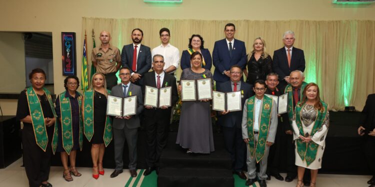 Prefeita Jôve Oliveira entrega honraria Comenda Juncal 2023 