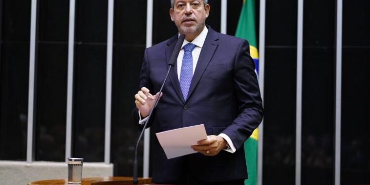 Lira quer regulamentar Reforma Tributária até fim de 2024, mas eleição municipal pode ser entrave