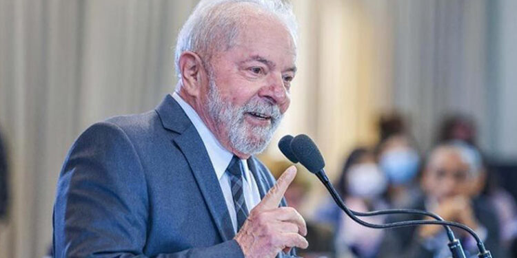 PT aproveita efeito Lula, cresce para 2024 e filia prefeitos até do PL