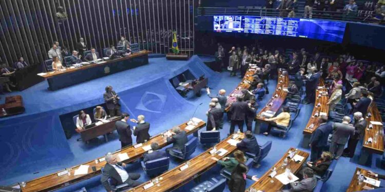 Senado aprova reforma tributária; texto volta à Câmara