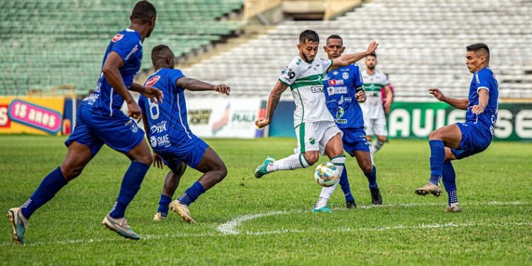 Altos e Oeirense ficam no empate sem gols em jogo de ida pela semifinal Piauiense