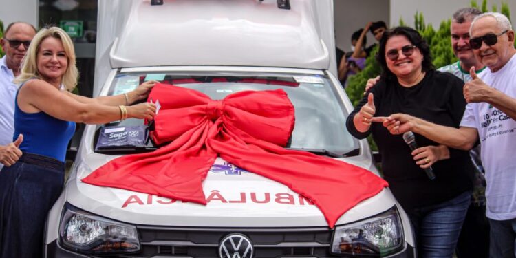 Saúde de Piripiri ganha nova ambulância, adquirida com recursos próprios