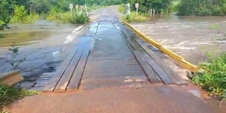 PRF interdita novamente a ponte na BR 222 entre Piripiri e Batalha devido às cheias do Rio Matos