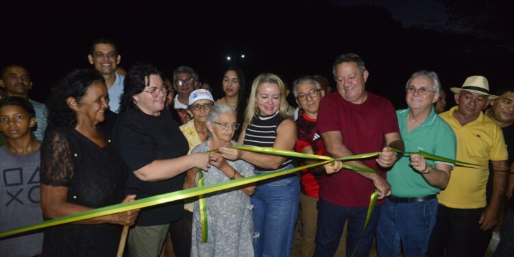 Prefeitura de Piripiri inaugura pavimentação em Sertão de Dentro e anuncia mais melhorias