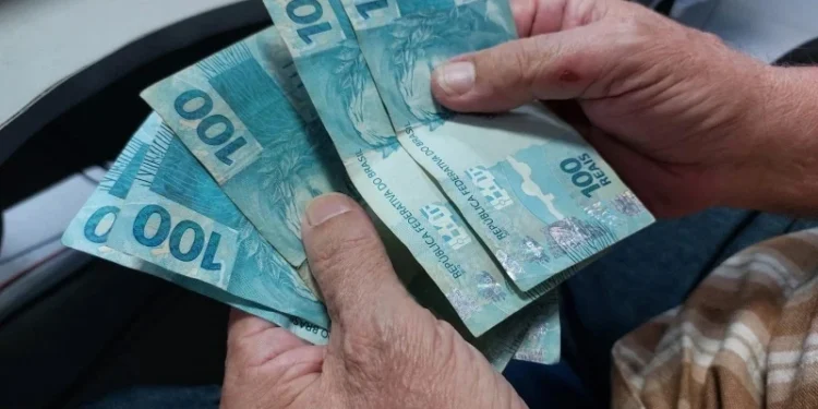 Aposentados contratados podem ser isentos de contribuir com INSS e FGTS