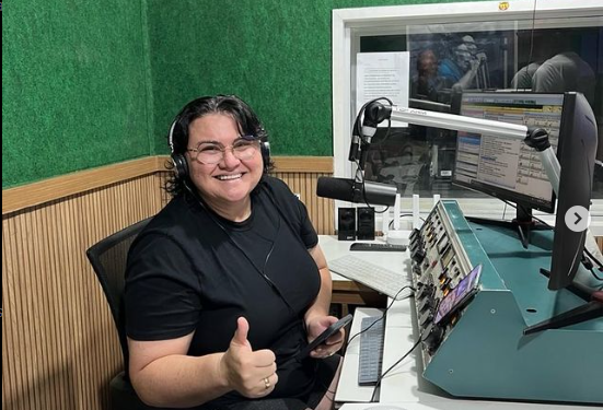 Prefeita reeleita de Piripiri, Jove Oliveira, concede entrevista à Rádio FM Cidade