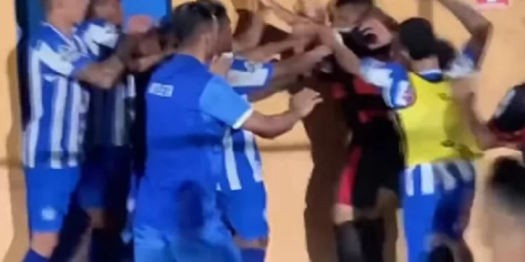 Jogo entre Flamengo-PI e Comercial acaba em confusão generalizada no Lindolfo Monteiro