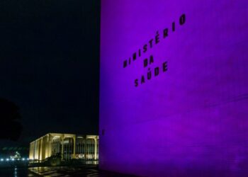 Ministério da Saúde recebe iluminação especial alusiva à conscientização sobre a hanseníase