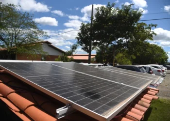Projeto quer instalar energia solar para famílias de baixa renda para substituir Tarifa Social de Energia Elétrica