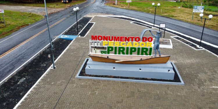 Prefeitura de Piripiri inaugura Monumento do Pescador e pavimentação na zona rural