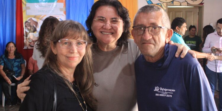 Assistência Social de Piripiri entrega óculos gratuitos pelo projeto Visão com Inclusão