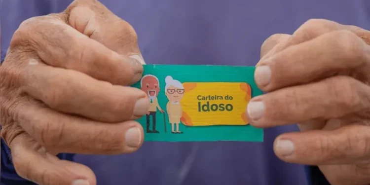 Carteira do Idoso concede desconto em passagens interestaduais; veja como emitir documento