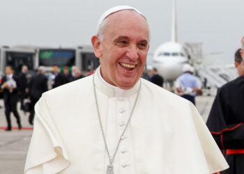 Papa Francisco apresenta “leve melhora” em quadro de saúde, aponta boletim médico