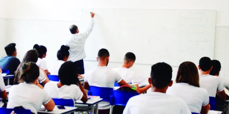 Proposta de reajuste salarial para professores do Piauí será encaminhada à Alepi