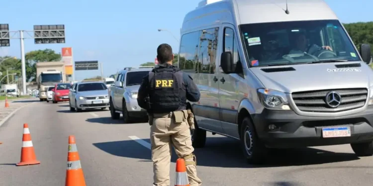 Campanha alerta sobre uso de álcool e drogas associado à direção