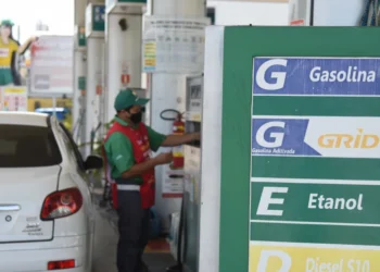 Petrobras reduz preço do diesel a partir desta terça (1º)